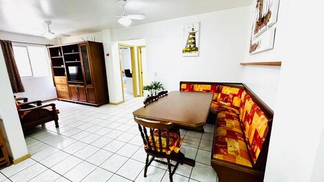 Apartamento na Praia de Bombas, próximo ao mar.