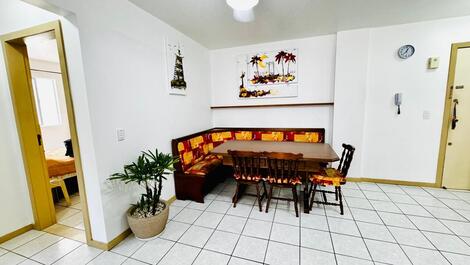 Apartamento na Praia de Bombas, próximo ao mar.