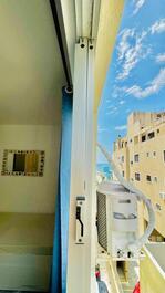 Apartamento na Praia de Bombas, próximo ao mar.