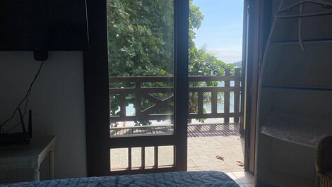 Beachfront house in the center of Porto Belo for 16 people