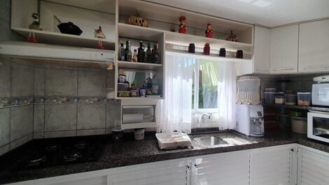 CASA CON PISCINA PARA 12 PERSONAS EN BOMBAS