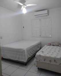 Excelente casa com 05 Q com ar condicionado.