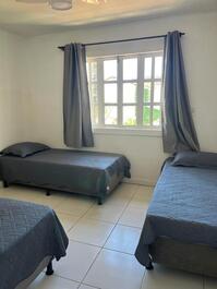 Excelente casa com 05 Q com ar condicionado.