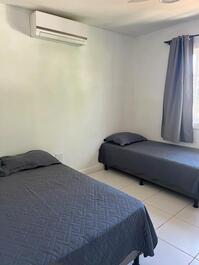 Excelente casa com 05 Q com ar condicionado.