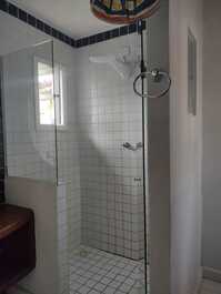 Excelente casa com 05 Q com ar condicionado.