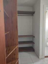 Excelente casa com 05 Q com ar condicionado.