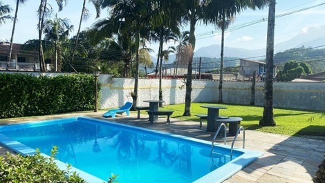 House with pool for 15 to 20 people - WIFI - 300 m from Sapê beach - Ubatuba