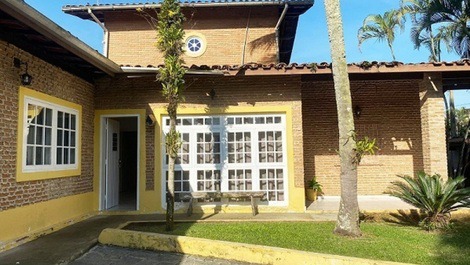 House with pool for 15 to 20 people - WIFI - 300 m from Sapê beach - Ubatuba