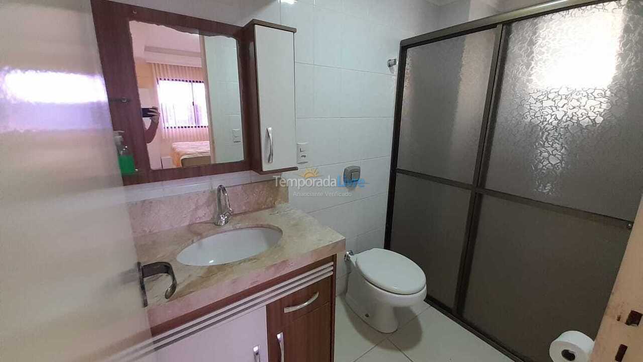 Apartamento para aluguel de temporada em Itapema (Meia Praia)