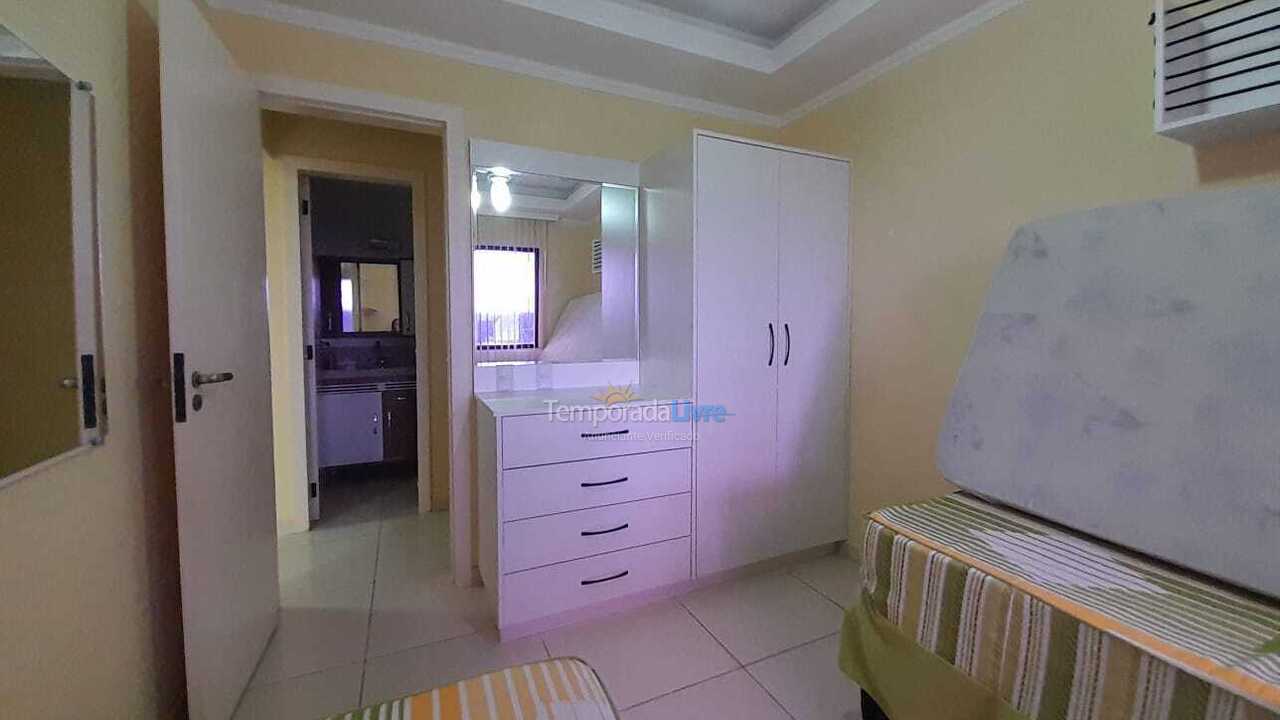 Apartamento para aluguel de temporada em Itapema (Meia Praia)
