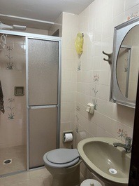 Great fit 1 suite plus 1 bedroom with AC, 1 bedroom with fan