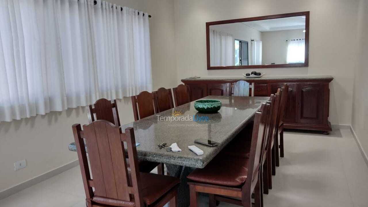 Casa para alquiler de vacaciones em Bertioga (Praia de Guaratuba)
