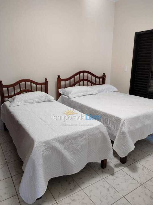 Casa para alquiler de vacaciones em Bertioga (Praia de Guaratuba)