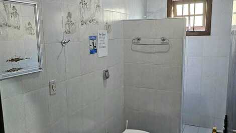 Casa Ipê localizado a 70m da praia (Não aceitamos animais) Ref. 60035