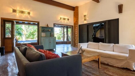 House on the banks of the Barra da Tijuca Canal # 742