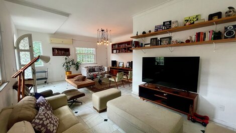 LB - RJ293 Casa Jardim Botânico 04 Quartos Aluguel de Temporada