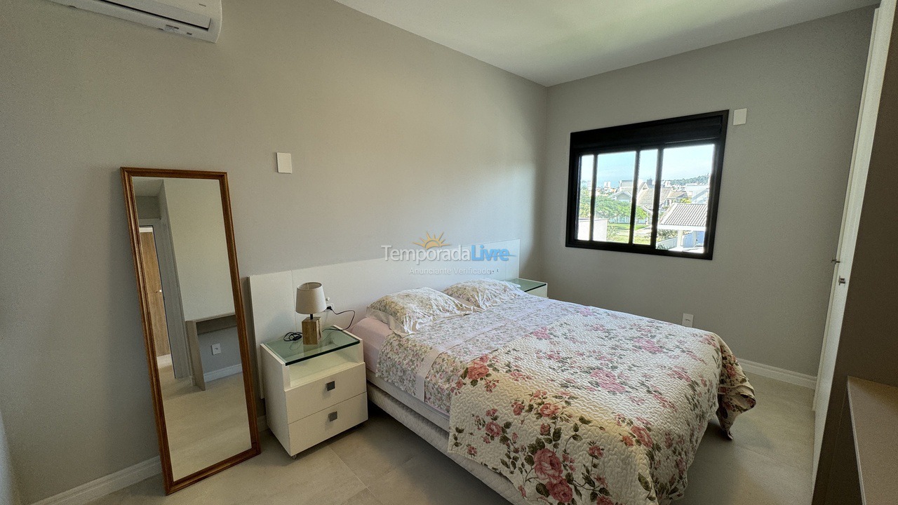 Casa para aluguel de temporada em Florianopolis (Jurerê Internacional)