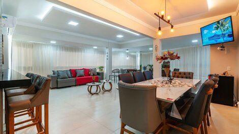 Hermoso apartamento con Vista al Mar para hasta 9 personas en Bombinhas SC