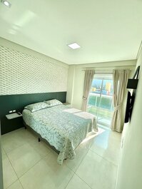 062 - Apartamento em Bombas, muito conforto e espaço.