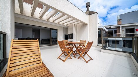 255 - Cobertura com 03 suítes e Piscina Bombas