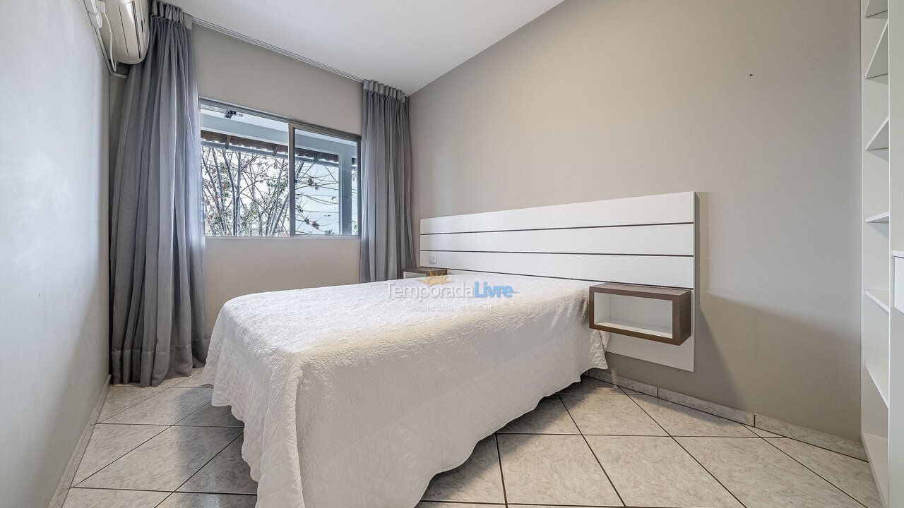 Apartamento para aluguel de temporada em Bombinhas (Canto Grande)