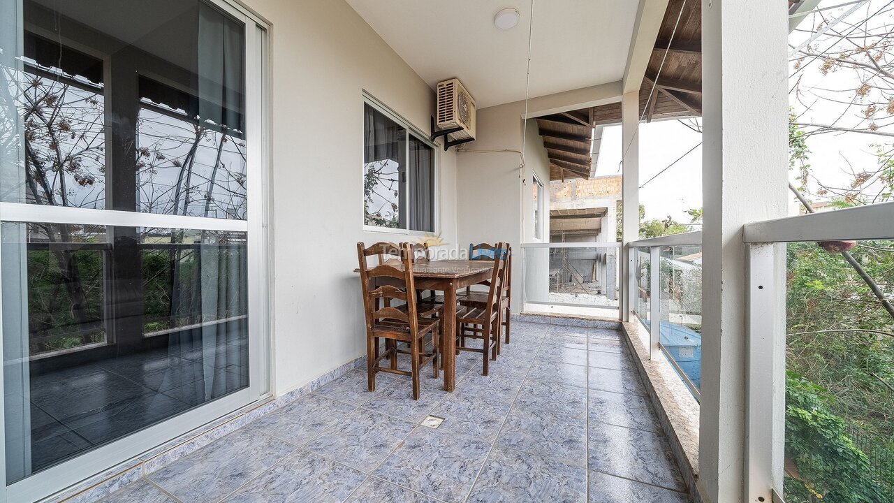 Apartamento para aluguel de temporada em Bombinhas (Canto Grande)