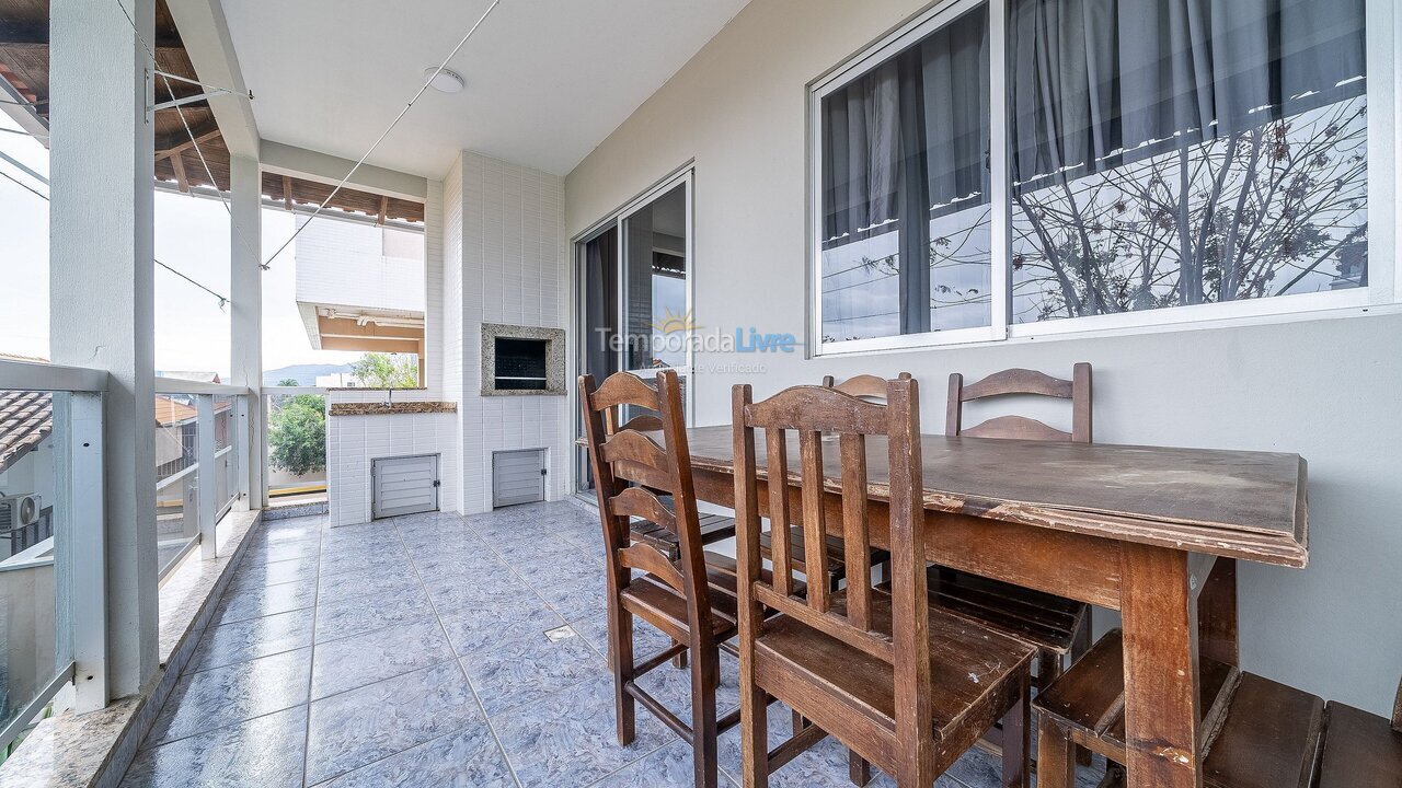 Apartamento para aluguel de temporada em Bombinhas (Canto Grande)