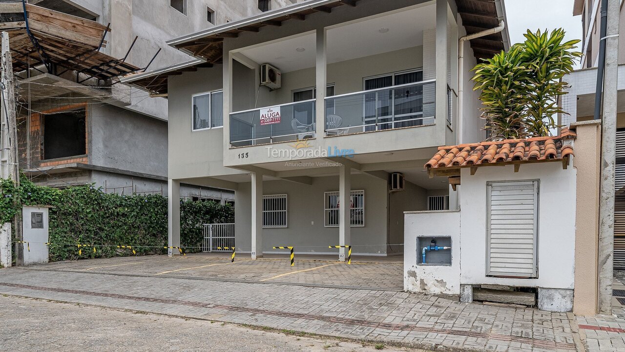 Apartamento para aluguel de temporada em Bombinhas (Canto Grande)