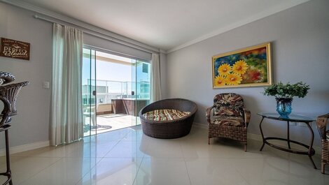 323 - Penthouse with 03 bedrooms and Jacuzzi, just 100m from...