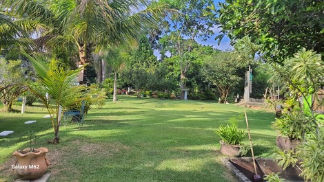 Vista da área gramada para lazer