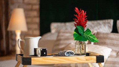 House with pool in Cambury