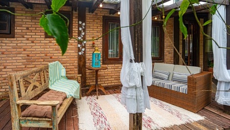 House with pool in Cambury