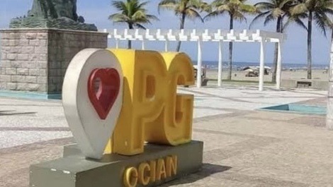 Apartment with partial sea view