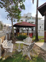 Seasonal house well located close to the beach and shops.