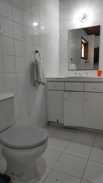 Seasonal house well located close to the beach and shops.