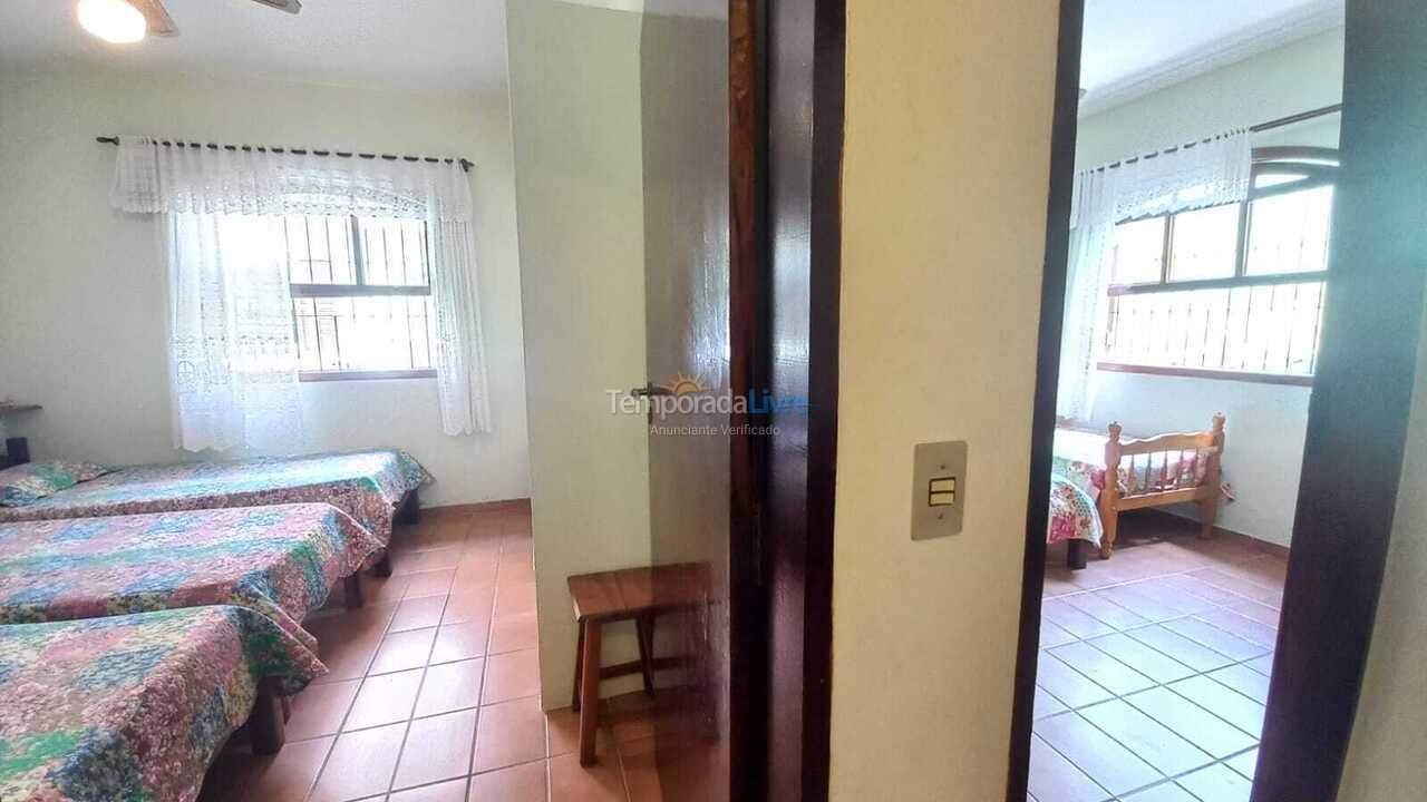 Casa para aluguel de temporada em Ubatuba (Itaguá)