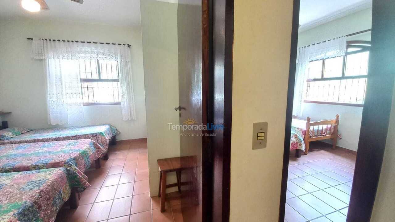 Casa para aluguel de temporada em Ubatuba (Itaguá)