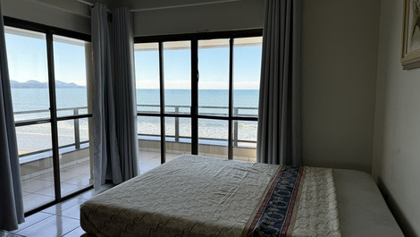 FRONT OF THE SEA - LARGE SUITABLE 4 BEDROOMS - 2 VACANCIES