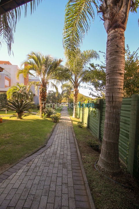 House for vacation rental in Bombinhas (Praia de Quatro Ilhas)
