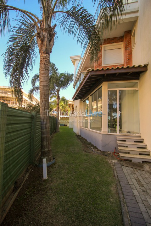 House for vacation rental in Bombinhas (Praia de Quatro Ilhas)