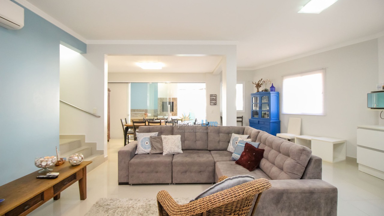 House for vacation rental in Bombinhas (Praia de Quatro Ilhas)