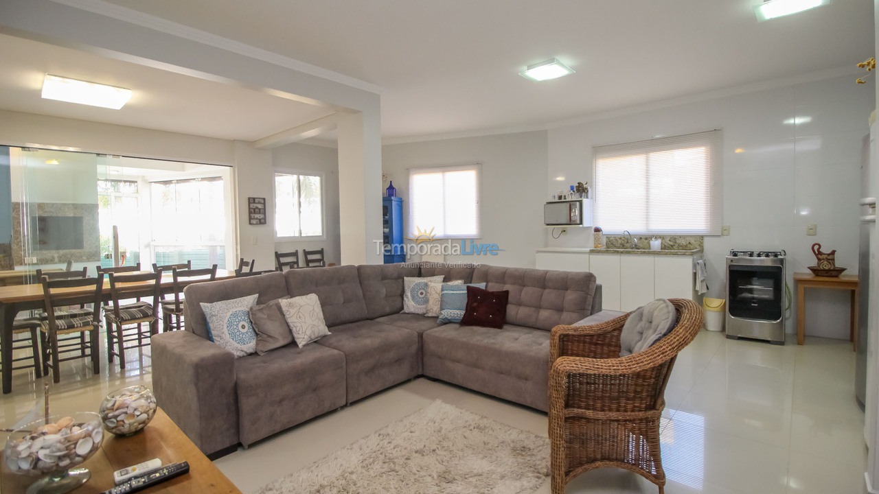 House for vacation rental in Bombinhas (Praia de Quatro Ilhas)