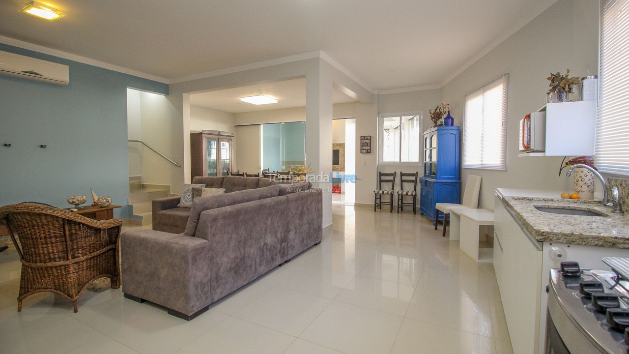 House for vacation rental in Bombinhas (Praia de Quatro Ilhas)