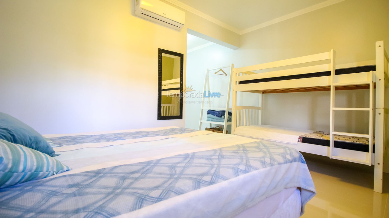 House for vacation rental in Bombinhas (Praia de Quatro Ilhas)
