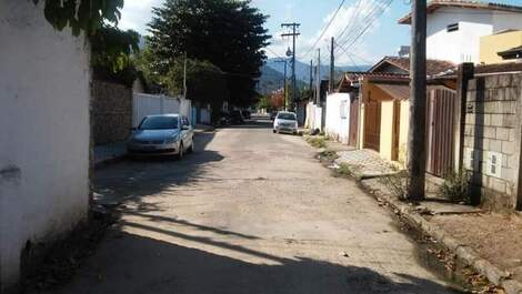 HOME IN THE CENTER OF UBATUBA FOR SEASON / INFORMATION IN THE DESCRIPTION