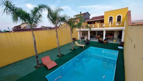 Hermosa Casa con Piscina y Salón de Juegos y Está Cerca de la Playa