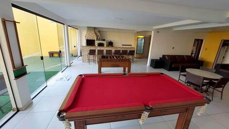Hermosa Casa con Piscina y Salón de Juegos y Está Cerca de la Playa