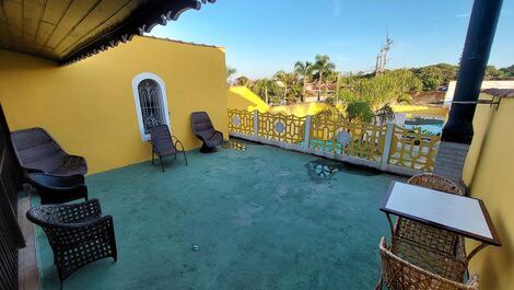 Hermosa Casa con Piscina y Salón de Juegos y Está Cerca de la Playa