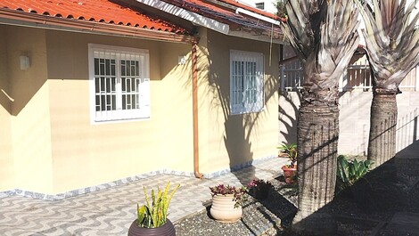 🏡Casa com Piscina com 3 dorm sendo 1 suíte em Canasvieiras 🌅🏖️