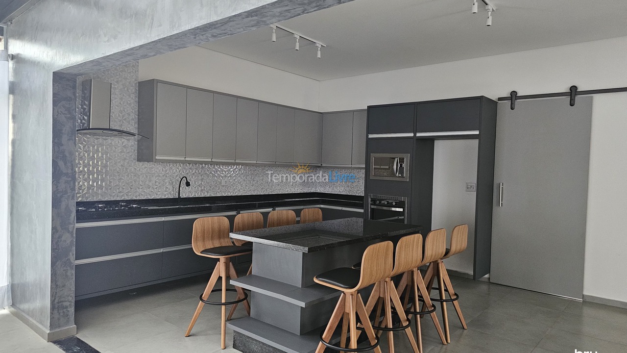 Casa para aluguel de temporada em Arandu (Riviera de Sta Cristina Represa Jurumirim)